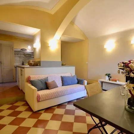 La Prima Torre Country - Garden & Shared Pool Apartment *