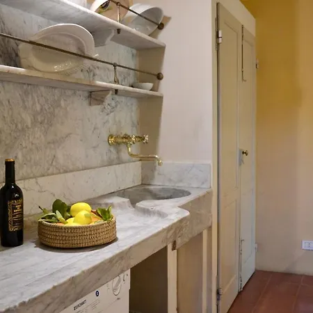 La Prima Torre Country - Garden & Shared Pool Apartment