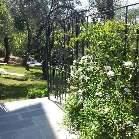 La Prima Torre Country - Garden & Shared Pool Apartment